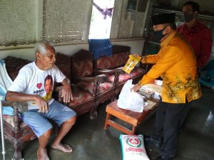 Wakil Walikota Metro Berikan Bantuan Sembako