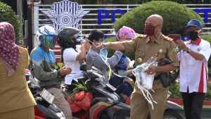 Pemkot Bandarlampung Bagikan 2 Ribu Masker Gratis ke Warga