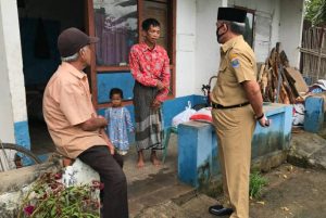 Wakil Wali Kota Metro Djohan Sambangi dan Beri Bantuan Kepada Pedagang Siomay