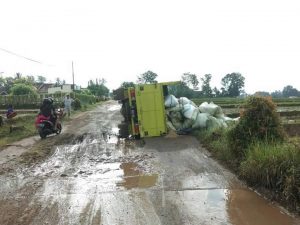 Warga Minta Perbaikan Jalan W.R. Suprtaman