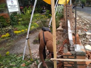 Paket Pembangunan Pagar Dinas DKP3 Diduga Asal Asalan