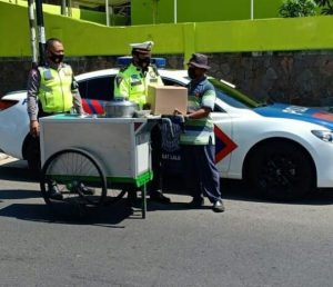 Hari Lalu Lintas Bhayangkara ke 65, Satlantas Polres Metro Gelar Baksos