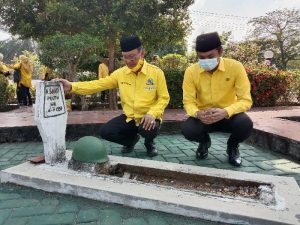Abdy Tabur Bunga Di Makam Pahlawan, Peringati HUT Golkar Ke-56