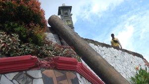 Terjadi Penyumbatan, Penyebab Terjadi Air Terjun di Masjid Al Furqon