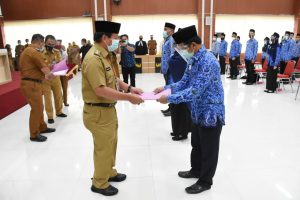 Walikota Herman HN Serahkan SK Kepada 450 CPNS Bandarlampung