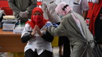 Eva-Deddy Awali Vaksinasi Tahap Dua
