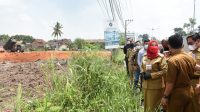 Dikeluhkan Warga, Walikota Tinjau Pembangunan Living Plaza Rajabasa