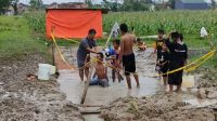 Warga Lampung Selatan Heboh, Galian Sumur Keluarkan Air Panas