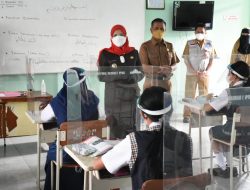 Tinjau PTM Walikota Eva Dwiana Kukuhkan Siswa Jadi Satgas Covid-19 Disekolah