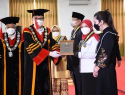 Walikota Eva Dwiana Mendapat Penghargaan Adi Karsa Madya dari ITERA