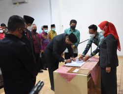 Walikota Eva Dwiana Lantik Komut Bank Waway