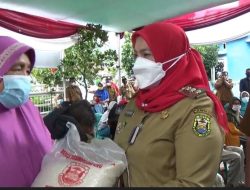 Bunda Eva Salurkan 37.036 Beras 5 kilo Untuk Masyarakat Bandar Lampung