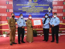 Pemkot Berikan Bantuan Alat Pembuatan Kain Tapis Ke Warga Binaan Kelas 2 Way Hui