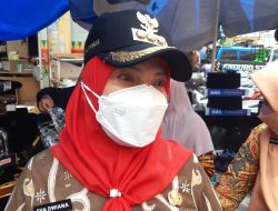 Maksimalkan Vaksin Walikota Eva Dwiana Dor To Dor Lakukan Vaksin Boster Pada Pedagang