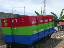 DLH Bandarlampung Ganti Delapan Kontainer Sampah Rusak