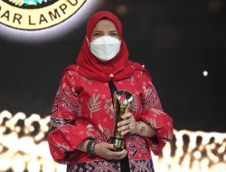 Walikota Eva Dwiana Raih Penghargan Driving Investment Growth
