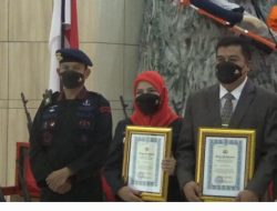HUT Korps Brimob Ke- 77, Walikota Eva Dwina Dapat Penghargaan Dari Polda Lampung