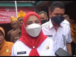 Hari Pahlawan Bunda Eva Ajak Veteran Wisata Keliling Bandarlampung