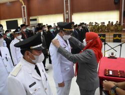 Walikota Eva Dwiana Melantik 30 Lurah dan Satu Camat