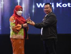 Walikota Eva Dwiana Raih Penghargaan Kepala Daerah Peduli UMKM Dari SMSI Lampung Award