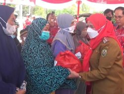 PSMTI dan Pemkot Berbagi Sembako  Bagi Warga Bumi Waras