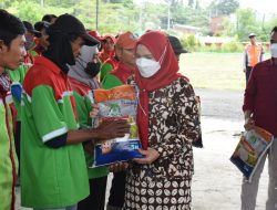 Pemkot Bandarlampung Bagikan Beras 5 Kg Kepada 722 Petugas DLH