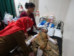 Walikota Eva Dwiana Jenguk Korban Kebakaran, dan Beri Bantuan Uang 10 Juta