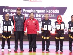 Peringatan Haornas, Walikota Eva Dwiana Menerima Penghargaan Dari Kemenpora RI