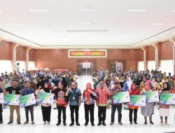 Walikota Bandarlampung Memberikan Jaminan Asuransi Kepada 200 Nelayan