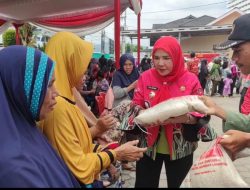 Pemkot Bagikan Beras Kepada 60 Ribu Warga Bandarlampung Huna Mengakomodir Warga Tak Dapat PKH