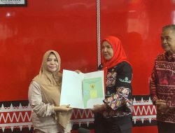 Pemkot Membagikan 18 Sertifikat Gratis Kepada Warga Kurang Mampu