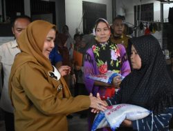 Walikota Bandarlampung Berikan Bantuan Uang Tunai Warga Terkena Dampak Banjir