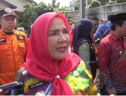 Walikota Eva Dwiana Membuka Gerakan Makan Ikan Dipulau Pasaran