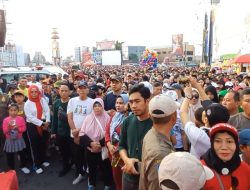 Lomba Jalan Sehat HUT Bandarlampung Ke 342 Ribuan Warga Padati Tugu Adipura