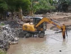 Pemkot Turunkan Alat Berat Normalisasi Sungai di Tanjung Senang