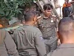 Sepuluh Bangunan Semi Permanen Di Atas Sungai Ditertibkan Pemkot Bandarlampung