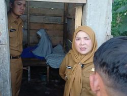 Melihat Nenek Sebatang Kara Tinggal Ditempat Tak Layak, Walikota Eva Dwiana Geram