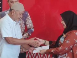 Walikota Eva Dwiana Kembali Menyalurkan Bantuan 17 Warga Terdampak Musibah Dan Pengobatan