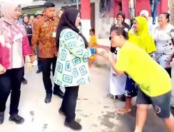 Bunda Eva Menyapa Warga Serengsem Kecamatan Panjang