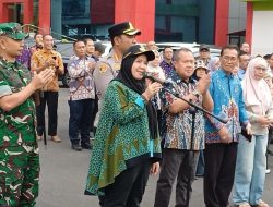Walikota Eva Dwiana Lepas 13 Truk Bantuan Ke Sumatra
