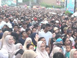 Ribuan Masyarakat Ikuti Jalan Sehat HUT Bandar Lampung Ke-344 di Tugu Adipura